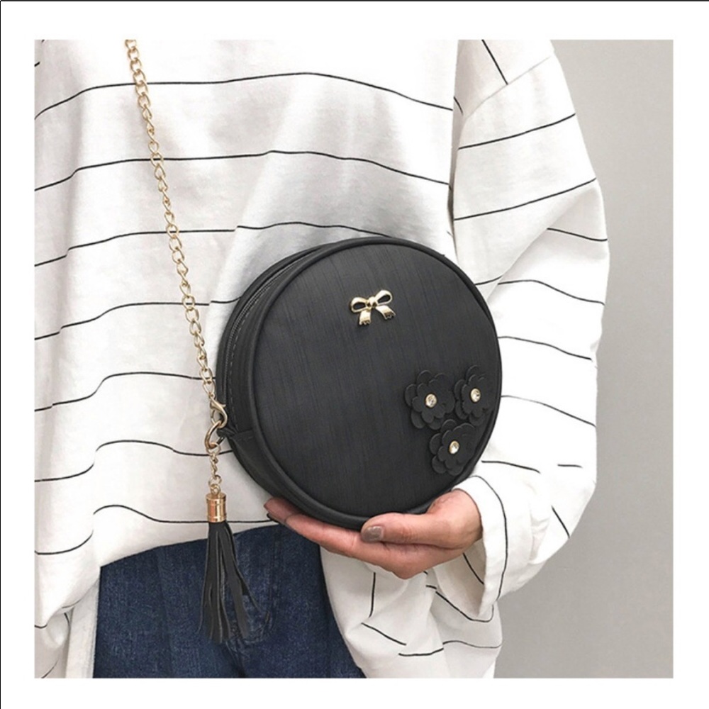 •✨Round Crossbody✨•